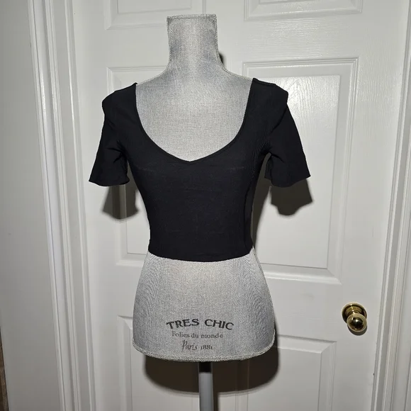 LULULEMON ribbed Yoga V-neck Top - Picture 2 of 5